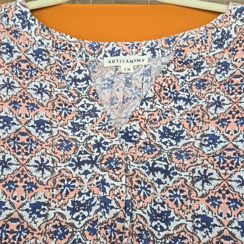 Artisan NY lightweight multicolored pattern top, 3/4 length button sleeves, 1X - Picture 2 of 5